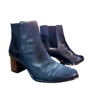 CALVIN KLEIN FELDA, NWOT, WOMENS, GREY LEATHER ANKLE BOOTS. SIZE 6